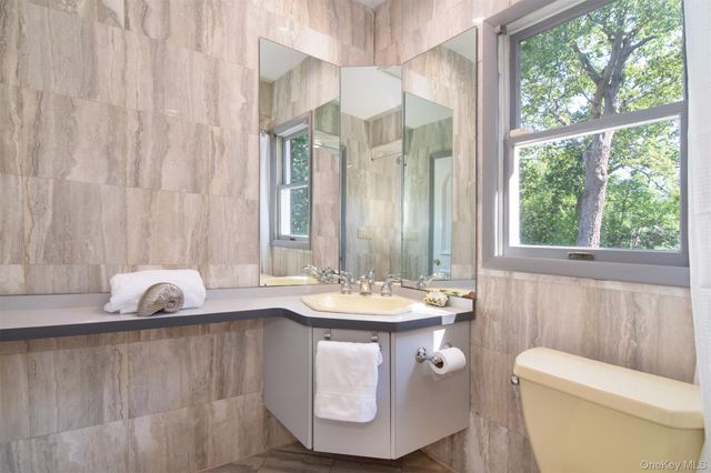 32 Stellar Place, Pelham, NY 10803