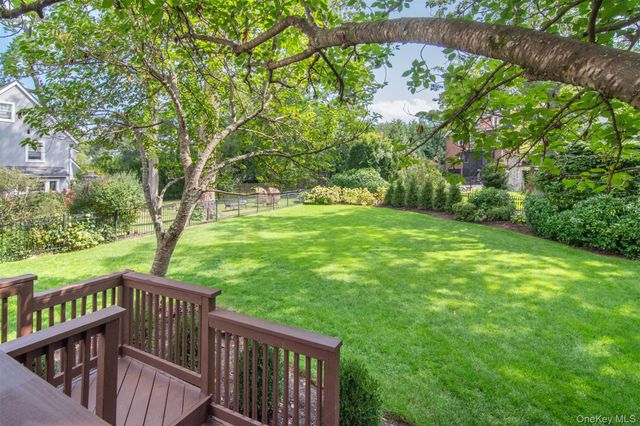 32 Stellar Place, Pelham, NY 10803