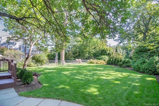 32 Stellar Place, Pelham, NY 10803