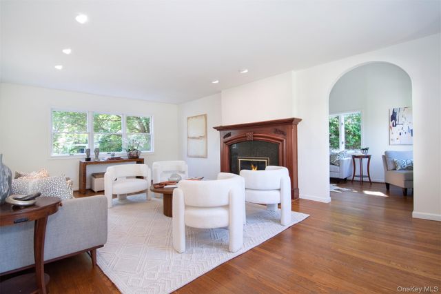 32 Stellar Place, Pelham, NY 10803