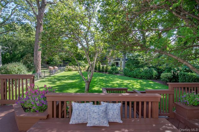 32 Stellar Place, Pelham, NY 10803