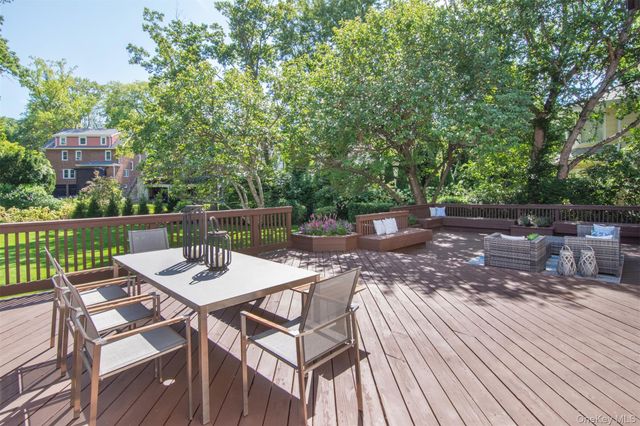 32 Stellar Place, Pelham, NY 10803