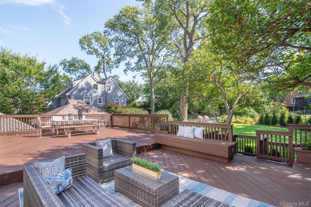 32 Stellar Place, Pelham, NY 10803