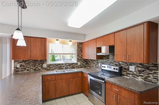 4048 Augustine Drive, Sterling Heights, MI 48310