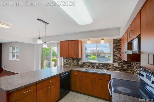 4048 Augustine Drive, Sterling Heights, MI 48310