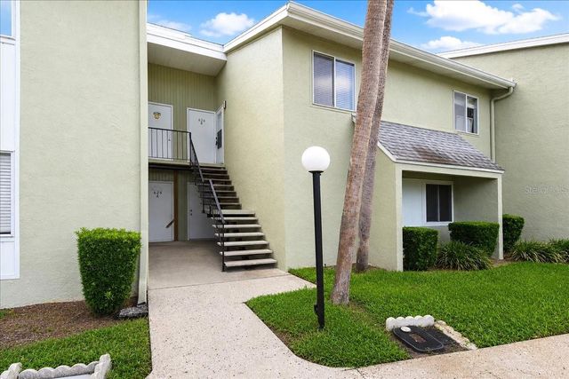 628 FAIRWAYS CIRCLE B, Ocala, FL 34472