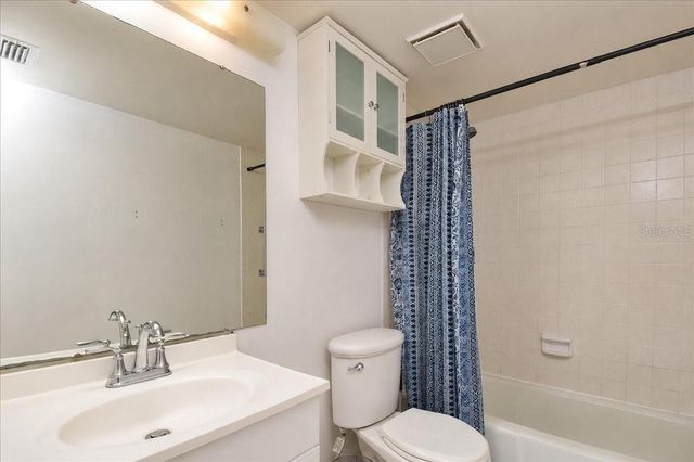 628 FAIRWAYS CIRCLE B, Ocala, FL 34472