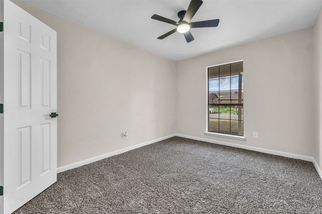 2433 Mckensie Lane, Grand Prairie, TX 75052