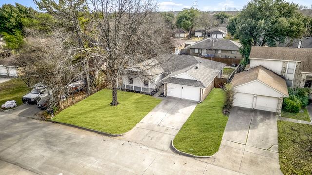 2433 Mckensie Lane, Grand Prairie, TX 75052