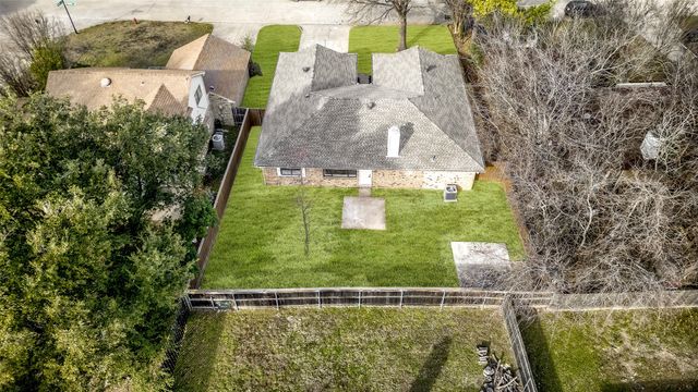 2433 Mckensie Lane, Grand Prairie, TX 75052