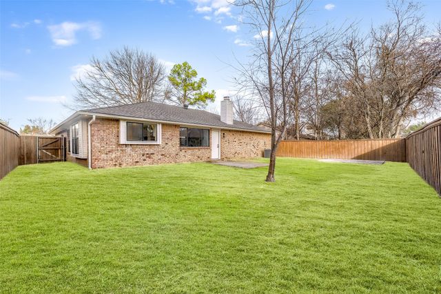 2433 Mckensie Lane, Grand Prairie, TX 75052