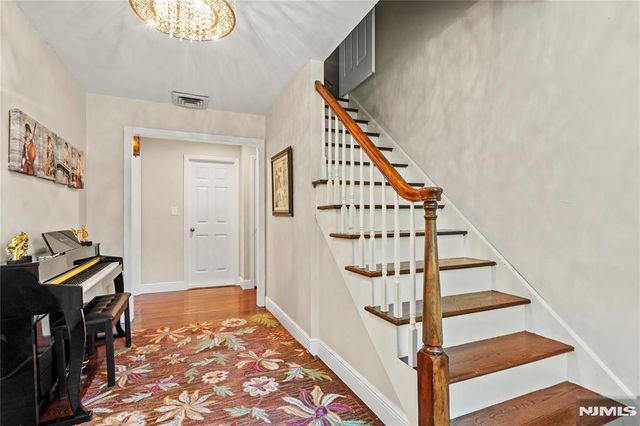 10 Allendale Road, Saddle River, NJ 07458