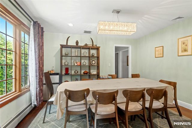 10 Allendale Road, Saddle River, NJ 07458