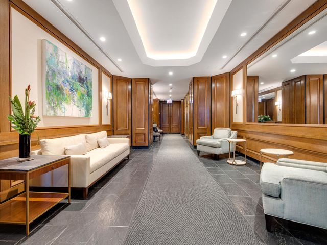 990 N Lake Shore Drive 15D, Chicago, IL 60611