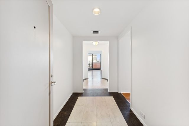 990 N Lake Shore Drive 15D, Chicago, IL 60611