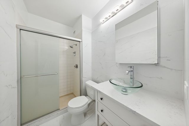 990 N Lake Shore Drive 15D, Chicago, IL 60611