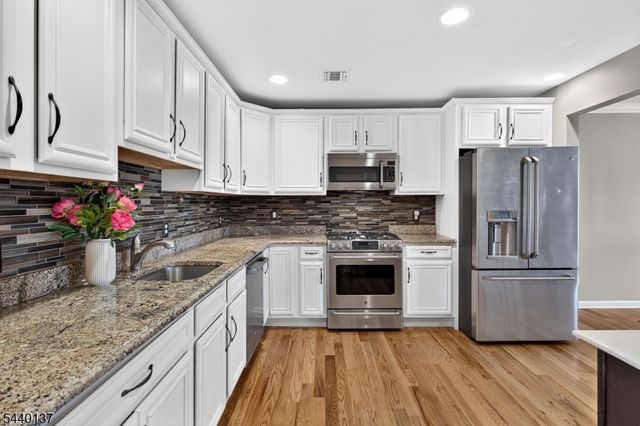 3 Harvey Ct 3, Clark Twp., NJ 07066