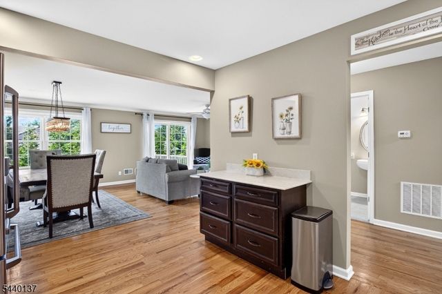 3 Harvey Ct 3, Clark Twp., NJ 07066