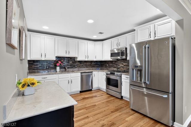 3 Harvey Ct 3, Clark Twp., NJ 07066