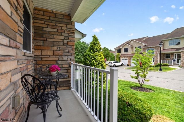 3 Harvey Ct 3, Clark Twp., NJ 07066