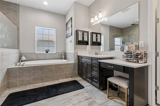 10597 MEADOWRUN DRIVE, Lithia, FL 33547