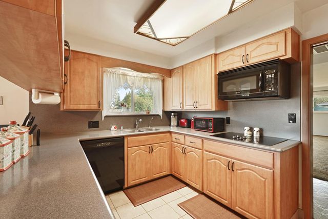 4678 E Woodbridge Rd, Acampo, CA 95220