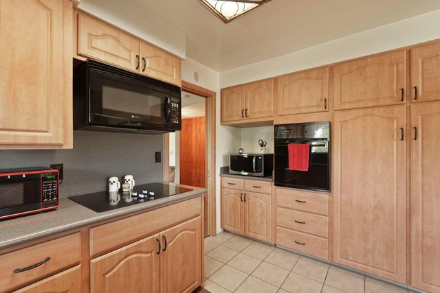 4678 E Woodbridge Rd, Acampo, CA 95220