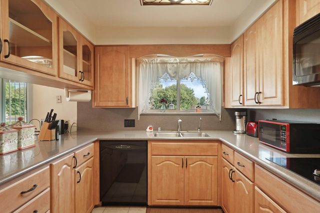 4678 E Woodbridge Rd, Acampo, CA 95220