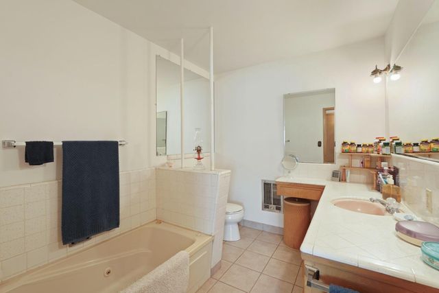 4678 E Woodbridge Rd, Acampo, CA 95220