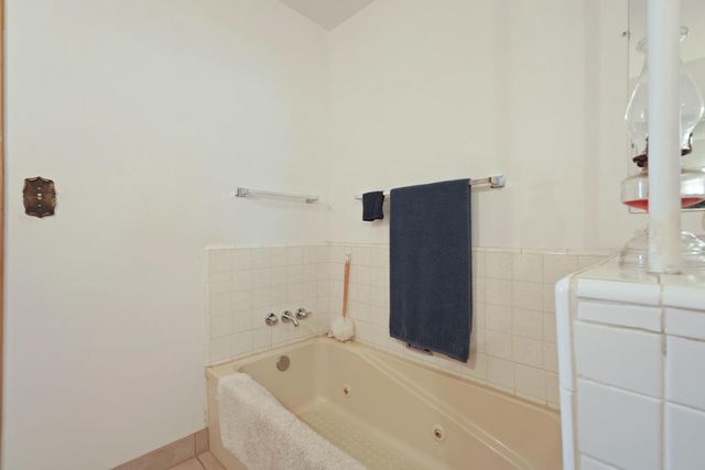 4678 E Woodbridge Rd, Acampo, CA 95220