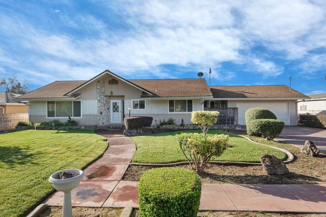 4678 E Woodbridge Rd, Acampo, CA 95220