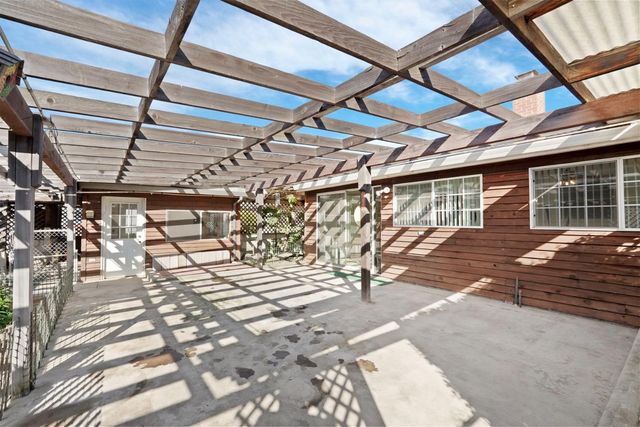 4678 E Woodbridge Rd, Acampo, CA 95220