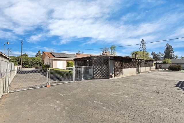 4678 E Woodbridge Rd, Acampo, CA 95220