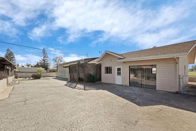 4678 E Woodbridge Rd, Acampo, CA 95220