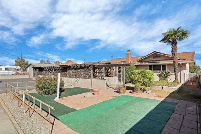 4678 E Woodbridge Rd, Acampo, CA 95220