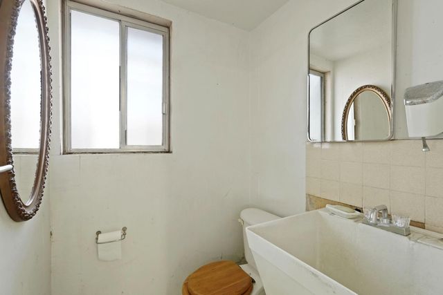 4678 E Woodbridge Rd, Acampo, CA 95220