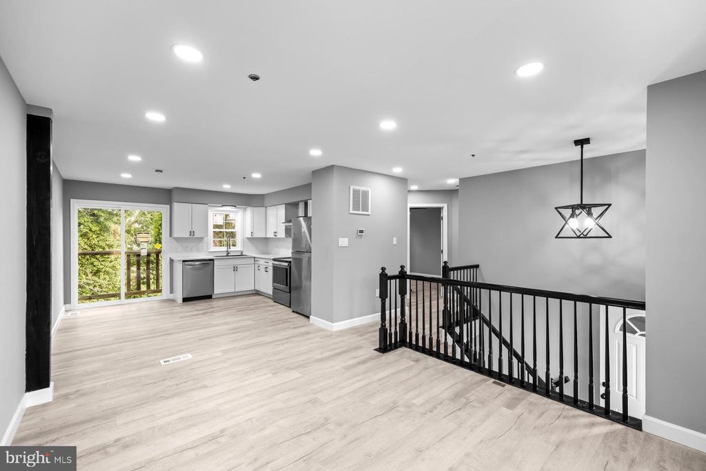 6915 ADEL ST, Capitol Heights, MD 20743