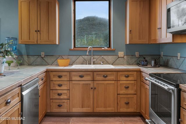 6615 W Sweetwater Drive, Tucson, AZ 85745