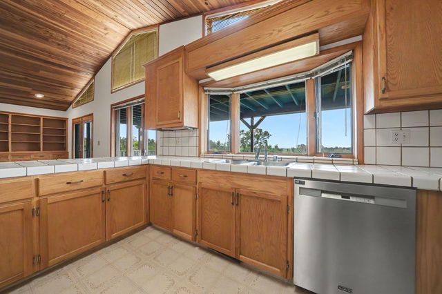 6731 McCauley Rd, Valley Springs, CA 95252