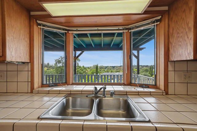 6731 McCauley Rd, Valley Springs, CA 95252