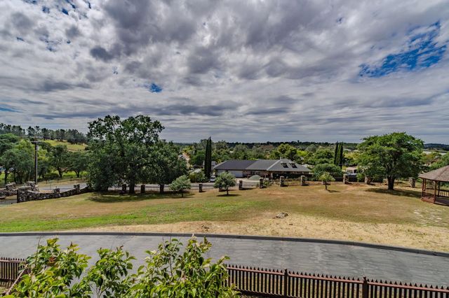 6731 McCauley Rd, Valley Springs, CA 95252