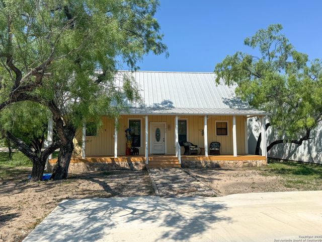 556 FAIRWAY CIRCLE, Brackettville, TX 78832