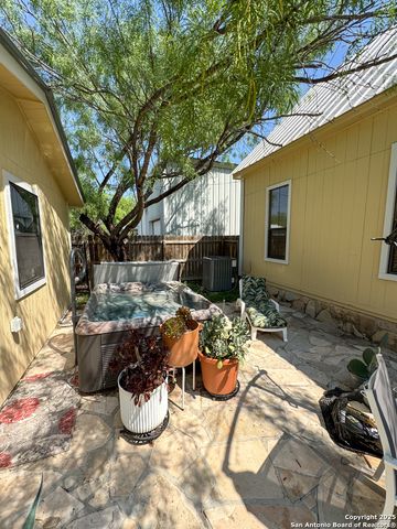 556 FAIRWAY CIRCLE, Brackettville, TX 78832