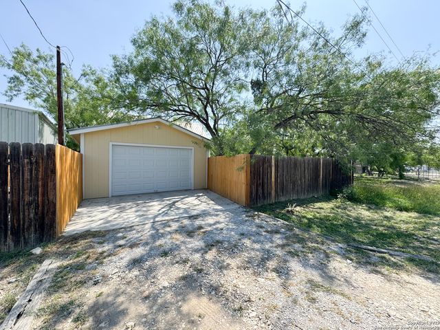 556 FAIRWAY CIRCLE, Brackettville, TX 78832