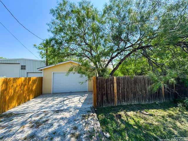 556 FAIRWAY CIRCLE, Brackettville, TX 78832