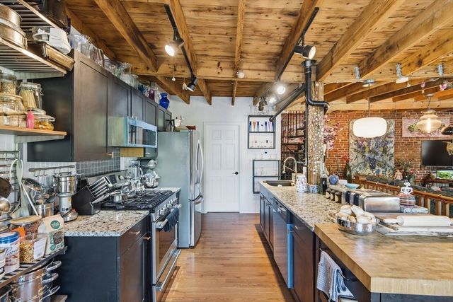 55 Perkins St, Salem, MA 01970