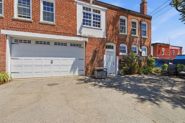 55 Perkins St, Salem, MA 01970