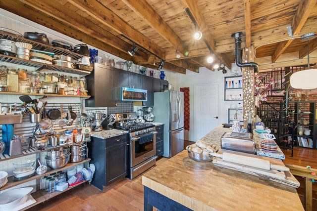55 Perkins St, Salem, MA 01970
