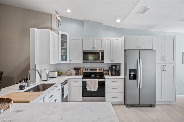 17611 Marco Island LN, Fort Myers, FL 33908