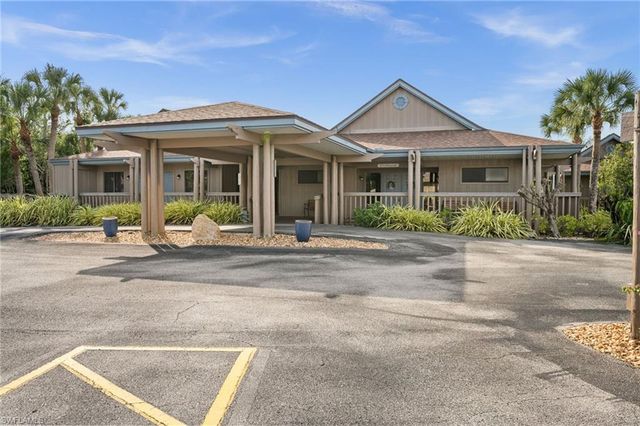 17611 Marco Island LN, Fort Myers, FL 33908